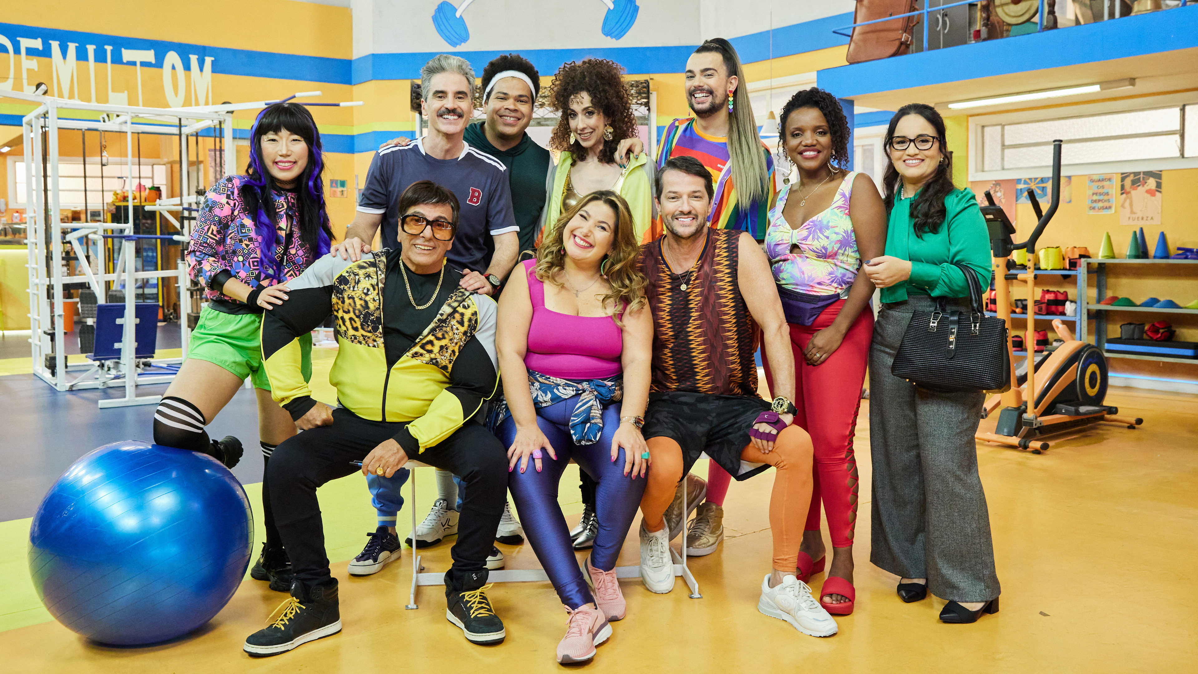 Tem que Suar (2023) wallpaper #1 — 3840×2160 4K UHD backdrop — Comedy TV show cinematic scene — free HD background for desktop, MacBook, mobile & iPhone (ref 55rzcDtCYXRdZT8xidQGHK6gO2w)