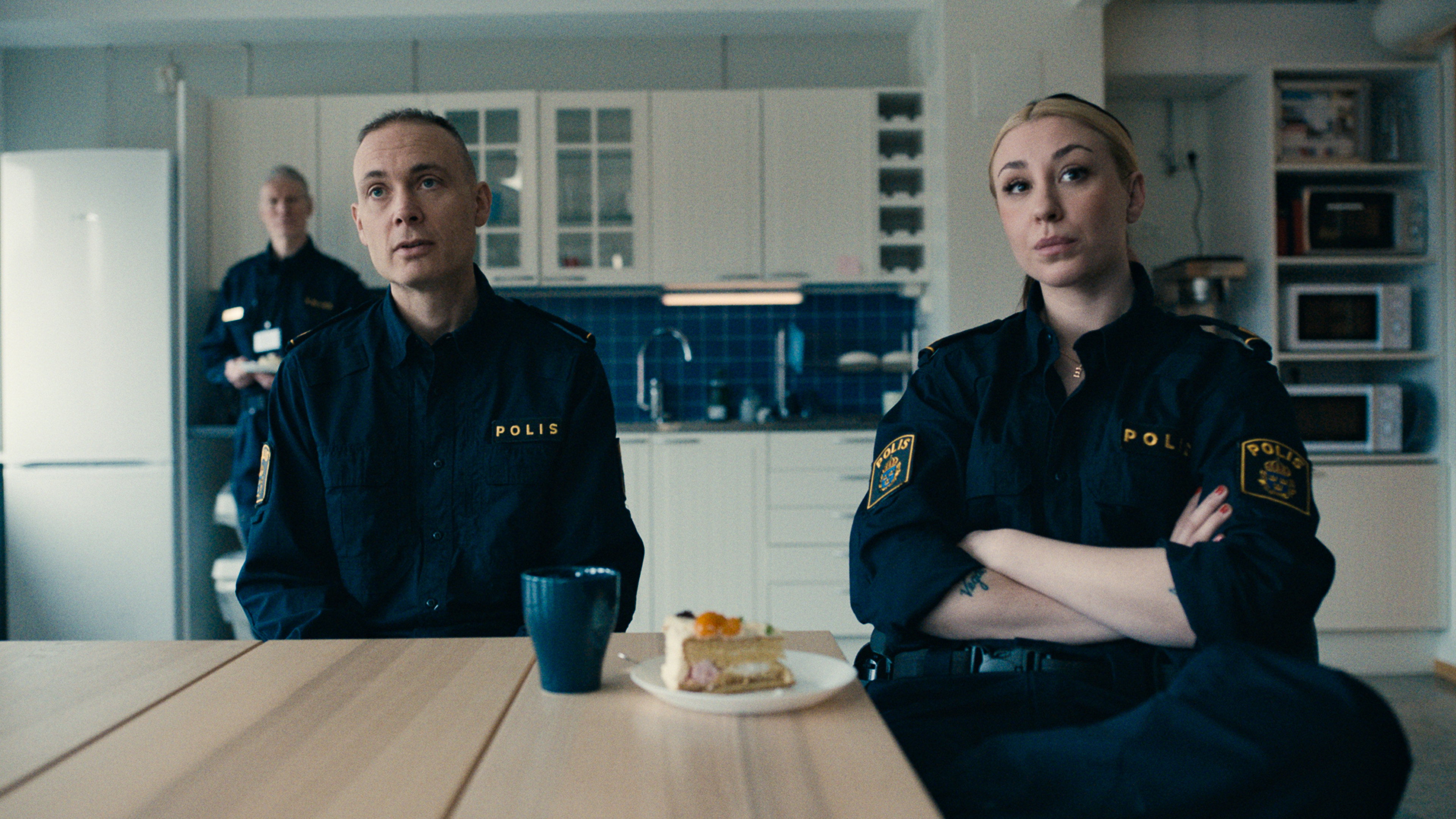 Gränsfall (2025) wallpaper #5 — 3840×2160 4K UHD backdrop — Comedy TV show cinematic scene — free HD background for desktop, MacBook, mobile & iPhone (ref tDp0WcTLPnll9wcTeAyKwhcnO2I)
