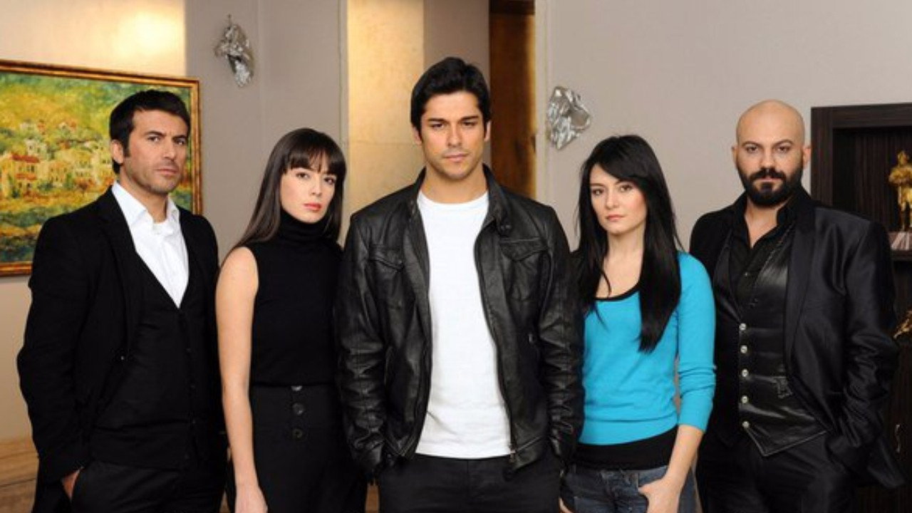 İhanet (2010) wallpaper #1 — 1280×720 HD backdrop — Drama TV show cinematic scene — free HD background for desktop, MacBook, mobile & iPhone (ref tEIBBor6dnO4O2pt49ZHMQhp4AA)