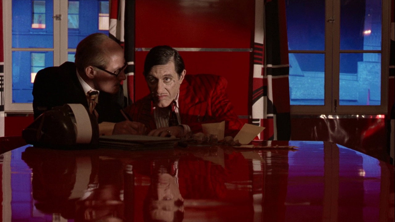 Dick Tracy wallpaper 6 — 2048×1152 cinematic backdrop