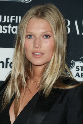 Toni Garrn — Under the Bed cast