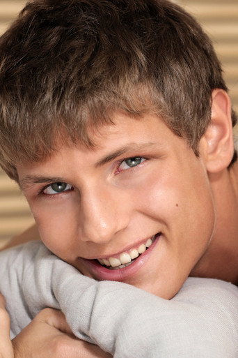 Liam Efron — Raw Closeups cast