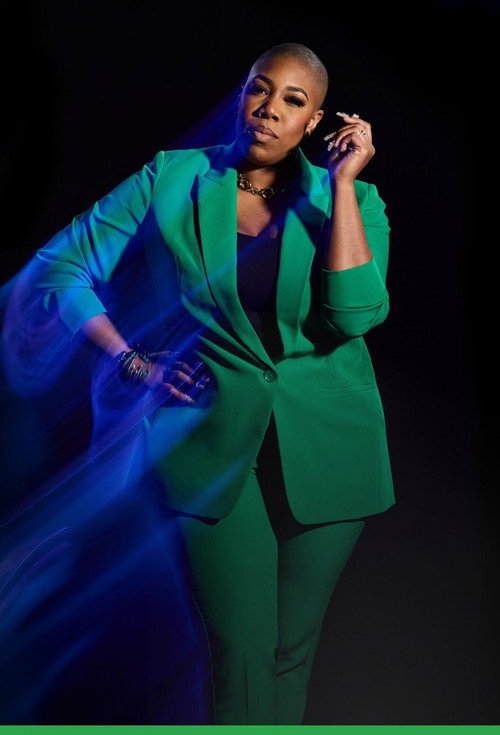Symone vertical backdrop 2